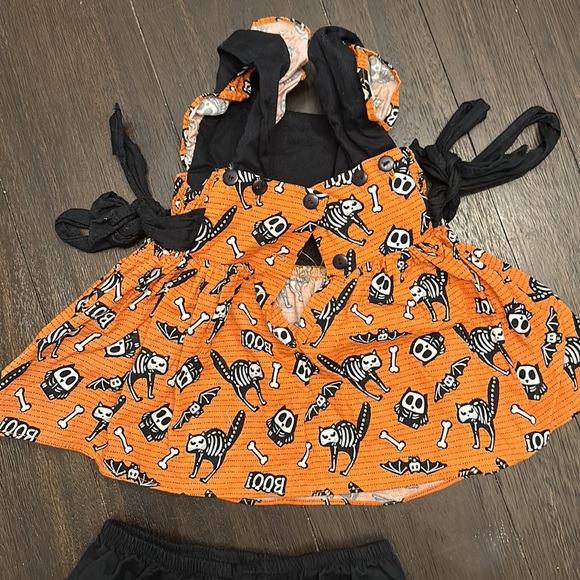Ricrac & ruffles Halloween glow in dark cat shirt and shorts set - Picture 2 of 2